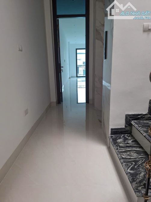 NHÀ THANG MÁY THƯỢNG THANH 50m2x 5 T XÂY ĐỘC LẬP - 10M RA ĐƯỜNG Ô TÔ TRÁNH - 7.8 TỶ - 1