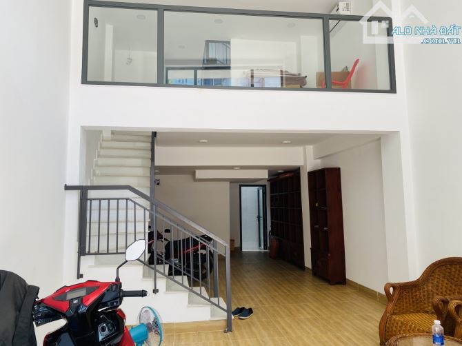 Bán nhà quận 5 - mặt tiền KD - 6 tầng thang máy - 1