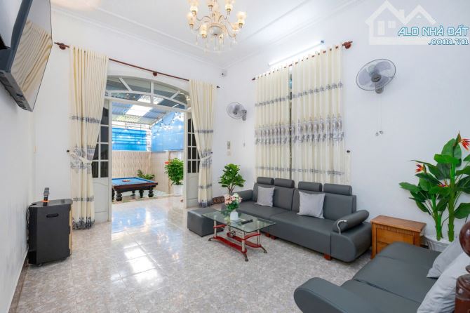 BÁN BIỆT THỰ CÓ HỒ BƠI ( ĐÃ HOÀN CÔNG)_ CÁCH CÔNG VIÊN VÕ THỊ SÁU CHỈ 50 MÉT_ VỊ TRÍ ĐẸP. - 1