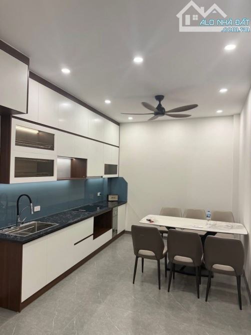 Nhà đẹp Ngọc Thuỵ- 45M - ô tô đỗ cổng- 8.X tỷ - 1