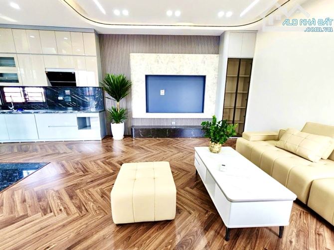 Siêu mẫu La Thành, 1 nhà ra phố, ô tô đỗ cửa, 2 thoáng, gara, full NT, 50m*5T - 1
