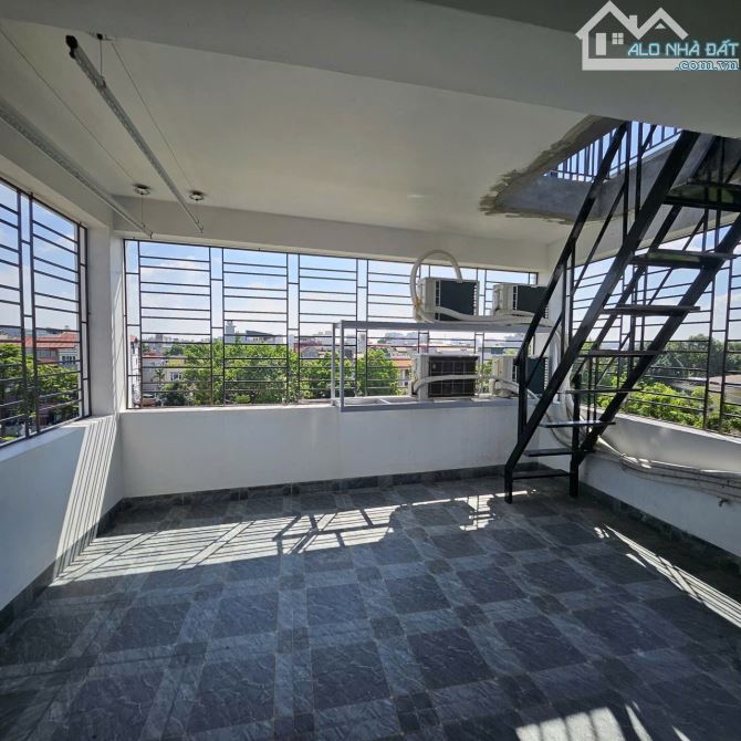 Bán nhà Hoa Lâm: 42m2 x 5 tầng x MT 5M, thang máy x gara ô tô, KD sầm uất! - 1