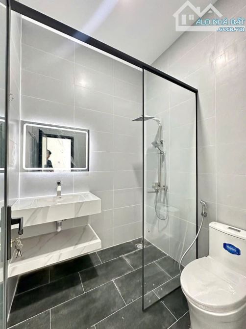 Bán nhanh căn nhà lầu ngay gần cổng chào Vĩnh Cửu giá 1ty 950 còn bớt - 1