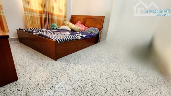 Bán nhà hẻm Thạch Lam 38m2, ngang mặt tiền 5,2m  ngay Trường THPT Đồng Khởi - 1