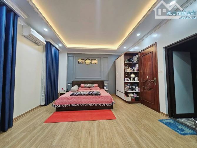 Cần bán nhà phố HOÀNG CẦU, 4 Tầng DT 45M, 20m ra oto, GẦN HỒ, giá nhỉnh 12 tỷ - 1