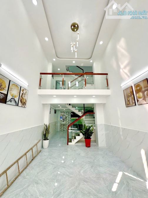 Bán nhà 2 lầu hẻm 90 Âu Dương Lân P. Chánh Hưng Quận 8 - 1