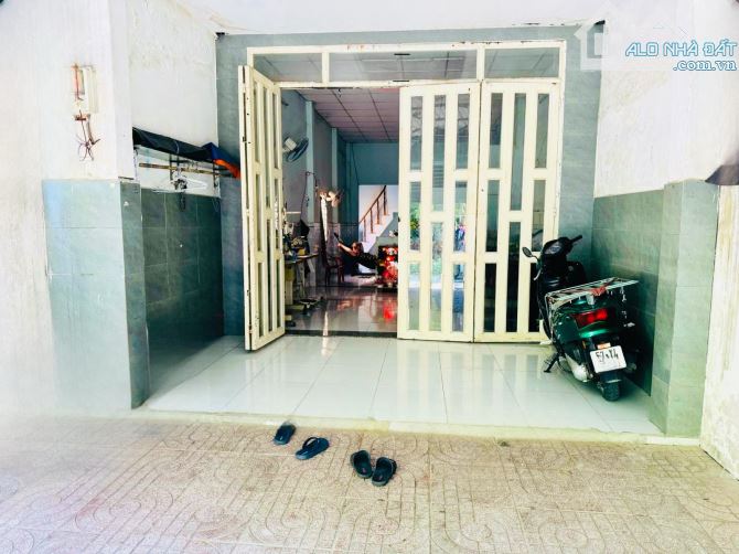Bán Nhà QL 22 Hóc Môn - 91M2  - Cấp 4 - Hẻm HXH -  Chỉ 2,56 Tỷ. - 1