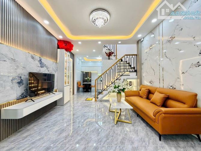 Sang nhượng nhà 58m2 xây 2 tầng đường Số 47,Thủ Đức giá 2tỷ100. Gần Giga Mall.Cho thuê 8tr - 1