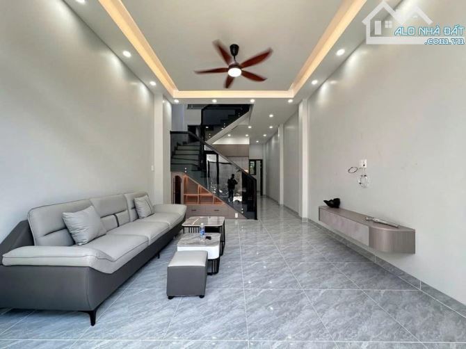 Nhà ngộp, vị trí mặt tiền kinh doanh, đường 8m, 100m2 sổ riêng ODT, 2tỷ150. - 1