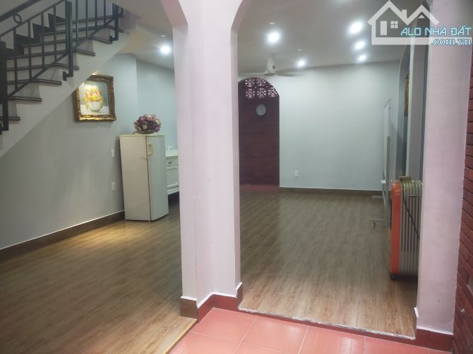 Bán nhà mặt ngõ thông thoáng tại Ngô Gia Tự vị trí đẹp tuyến 2 ô tô đỗ cửa - 1