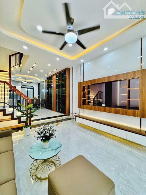 ĐỊNH CƯ CẦN BÁN CĂN NHÀ TRẦN QUANG DIỆU,PHƯỜNG 14, QUẬN 3, GIÁ:5,58TỶ/63M2 (4,5x14) - SHR - 1