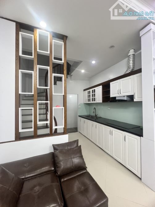 NHÀ PHỐ TRẠM - THẠCH BÀN  - THOÁNG SÁNG - NGÕ NÔNG - 20 M RA Ô TÔ TRÁNH - TIỆN ÍCH- Ở SƯỚN - 1
