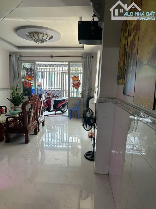 Nhà chính chủ, dt 4x13m shr Dương Bá Bạc P1Q8 giá 5ty3 tl. - 1