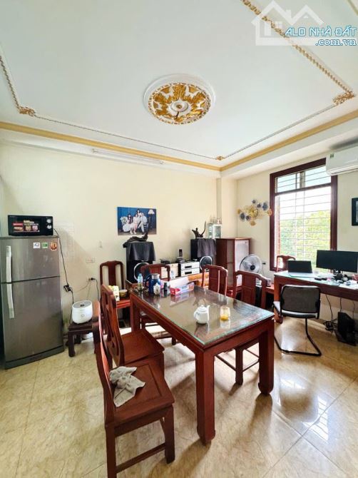 NHÀ ĐẸP SẴN Ở HOÀNG QUỐC VIỆT70m MT CỰC RỘNG 9.5m 5 TẦNG GẦN MẶT PHỐ SIÊU HIẾM GIÁ 14.5 TỶ - 1