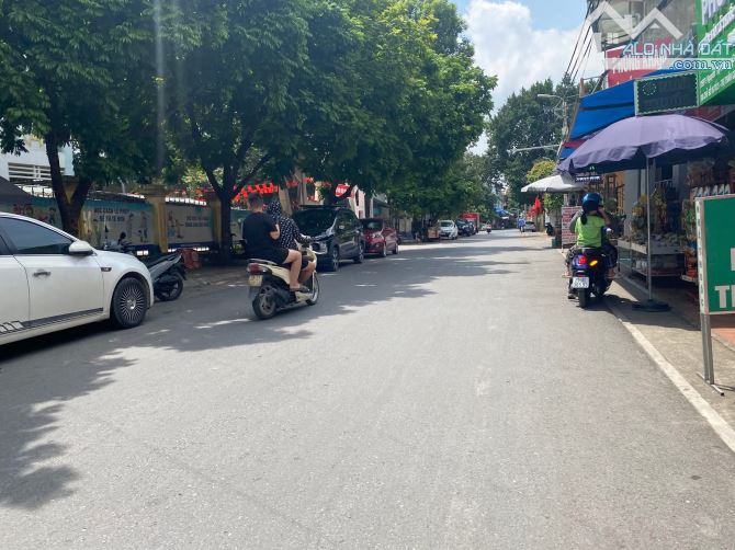 Siêu phẩm nhà phố gần đường Phạm Văn Đồng – Bắc Từ Liêm gần 50m - vỉa hè - ô tô tránh - 1