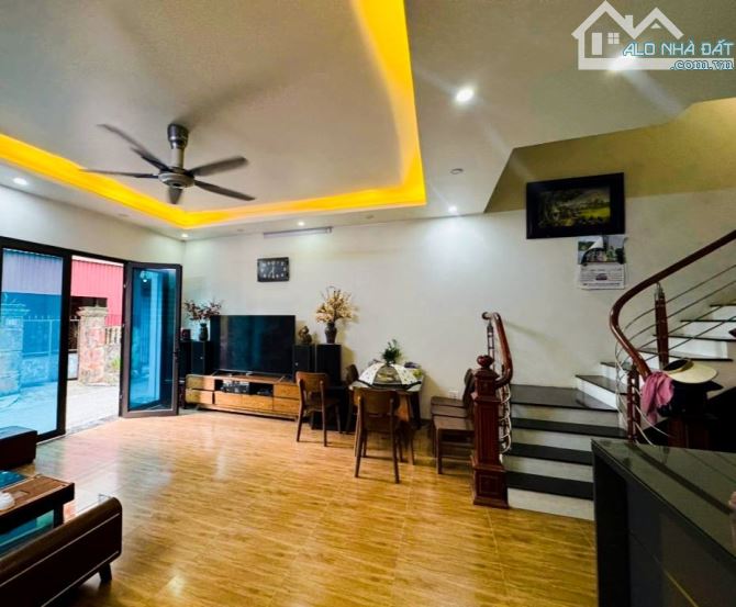 Ô TÔ ĐỖ CỬA TRUNG TÂM TRÂU QUỲ– VÀI BƯỚC RA QL5 – NHÀ 4 TẦNG 3 NGỦ ĐẸP HIẾM - 1