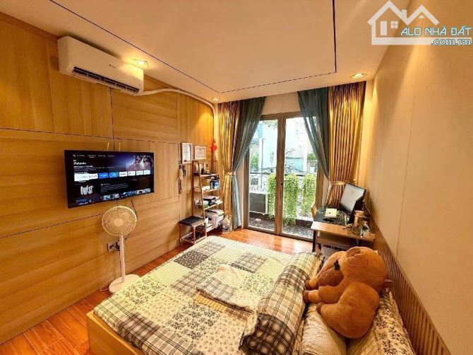 Bán Nhà Phú Nhuận - Nhà Mặt Tiền - Xe Hơi Né Nhau - 5 Tầng - Sát Q1 - Chỉ 8.X Tỷ TL - 1