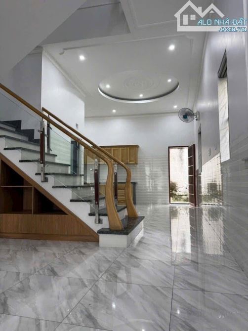 Nhà Phố 2 Lầu Sổ Riêng – Đường 8m Vỉa Hè – Sát Ngã Tư Chiêu Liêu, Chỉ 4 Tỷ 5! - 1