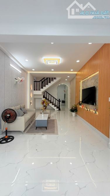 NHÀ 3 TẦNG HIỆP THÀNH 45 Q12 - HẺM OTO SÁT GÒ VẤP GIÁ 5TY7 - 1