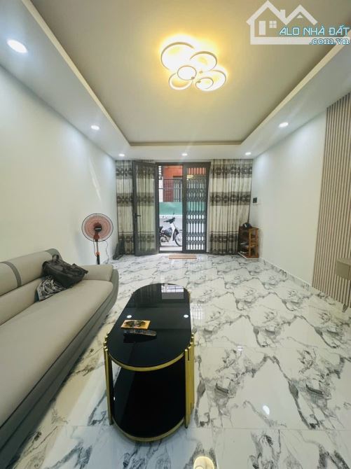 Nhỉnh 6.8 tỷ - Nhà 2 Tầng - QUẬN TÂN BÌNH - DT:40 M2 nở hậu , Nguyễn Trọng Tuyển P1 - 1