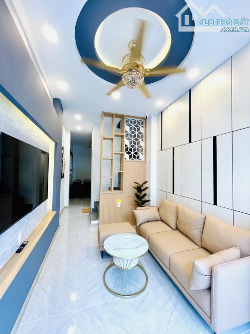 TÂN BÌNH - NHÀ ĐẸP PHƯỜNG 1 - 45M2 -5 TẦNG BTCT - NGUYỄN TRỌNG TUYỂN- 8 xx TỶ - 1