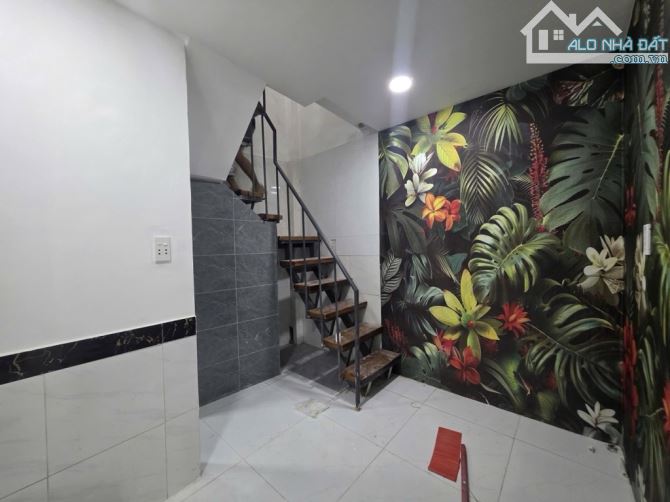 NHÀ 1 TRỆT 1 LẦU SỔ HỒNG RIÊNG HOÀN CÔNG,3PN NGAY KCX Q7 GIAPS Q4,CHỈ NHỈNH 3 TỶ - 1