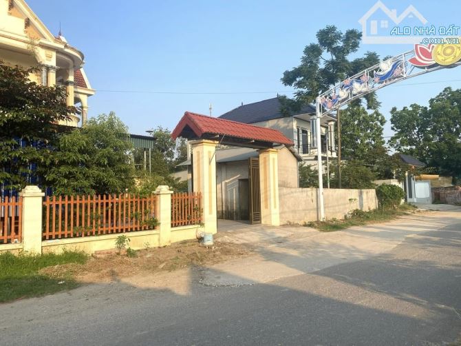 Cắt bán 9.8m đất mặt tiềntrục chính Láng Kim Long - Tam Dương - 1
