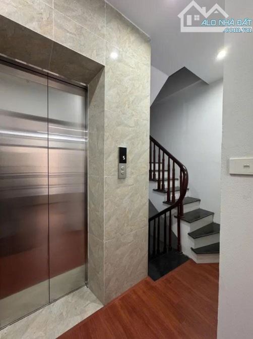 Bán nhà Văn Phú Hà Đông - DT 35M X 5 TẦNG - Có thang máy - Ra ô tô chỉ 3 bước chân - 1