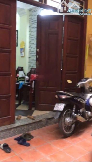 Cho thuê nhà nguyên căn đường Hoa Bằng, Yên Hoà, Cầu Giấy. DT 45m x 4 tầng. giá 14tr - 1