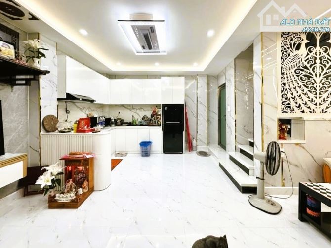 DÒNG TIỀN 300 TRIỆU, SÁT MẶT TIỀN, SIÊU PHẨM 5 TẦNG NGAY KHU VIP PHAN XÍCH LONG, VẠN KIẾP. - 1