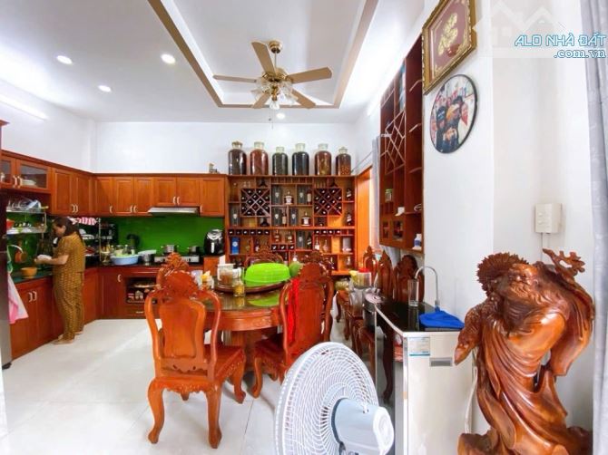 Lô Góc - 4 Tầng - 100m2 - Cạnh TT Quận 7 - Xe Hơi Đổ Cửa - Nhỉnh 10 Tỷ - 12