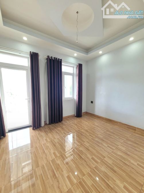 Bán nhà 1 trệt 3 lầu MT đường Hai Bà Trưng p.Đông Hòa Tp.Dĩ An chỉ 12ty TL M7650 - 12