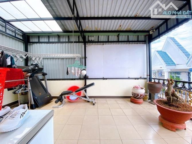Lô Góc - 4 Tầng - 100m2 - Cạnh TT Quận 7 - Xe Hơi Đổ Cửa - Nhỉnh 10 Tỷ - 13