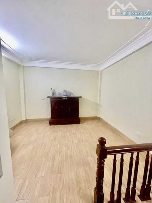 BÁN NHÀ 37M² – 6 TẦNG – MT 4.2M – ĐÊ LA THÀNH – ĐỐNG ĐA –KINH DOANH NHỎ -NGÕ THÔNG- 10.5 T - 13