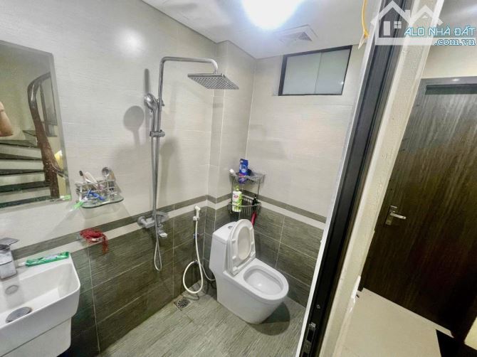 BÁN NHÀ 37M² – 6 TẦNG – MT 4.2M – ĐÊ LA THÀNH – ĐỐNG ĐA –KINH DOANH NHỎ -NGÕ THÔNG- 10.5 T - 14