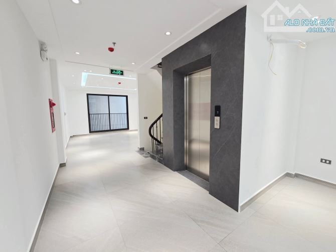 7 tầng thang máy xây mới Hoàng Quốc Việt oto tránh vỉa hè, 20m ra Phố, 60m2. Giá 31 tỷ - 17