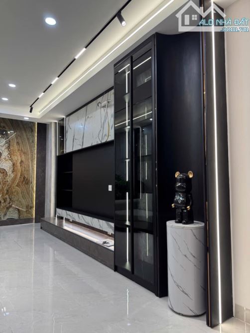 Bán nhà ngõ 199 Lò Đúc, DT 60m, 7 tầng mới, thang máy, MT 3.5m, giá 16.35 tỷ.