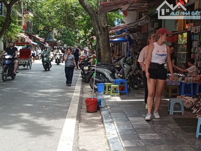 Bán nhà mặt phố Hàng Dầu, Hoàn Kiếm - Lãi 989 tỷ - DT 461m2, Mặt tiền 15,2m, Giá 319 tỷ TL