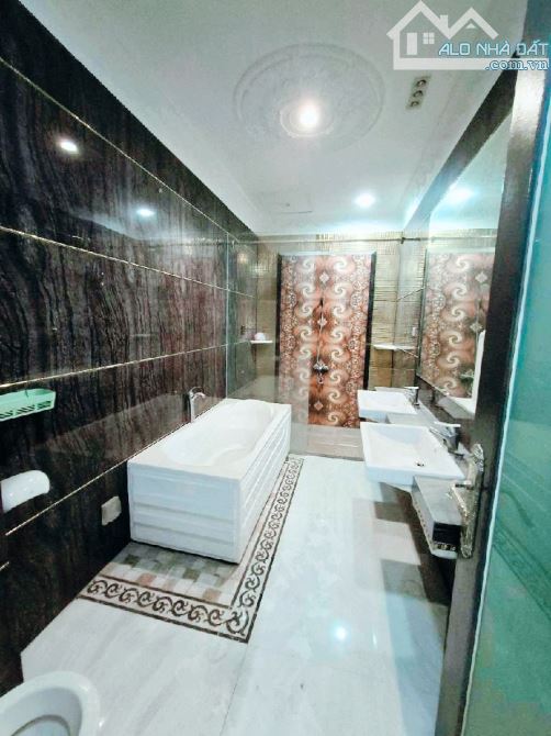 BÁN NHÀ SIÊU ĐẸP HẺM XE HƠI THÔNG 6 TẦNG 100M2 15PN CÓ THANG MÁY GẦN TÊN LỬA GIÁ 11.X TỶ - 2