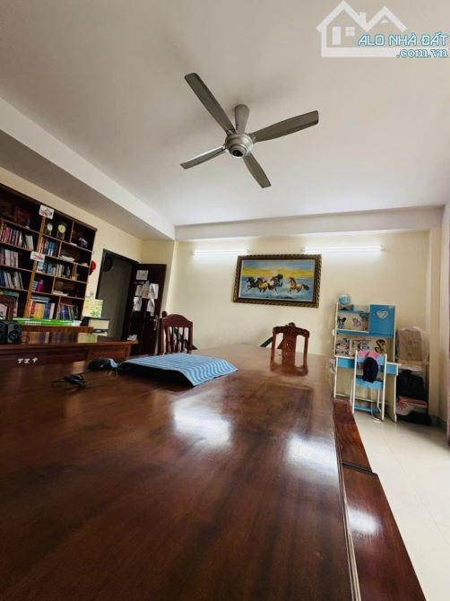 Trung tâm quận 7 mặt tiền đường số 1 trệt 3 lầu Dt 6m*22m - 2