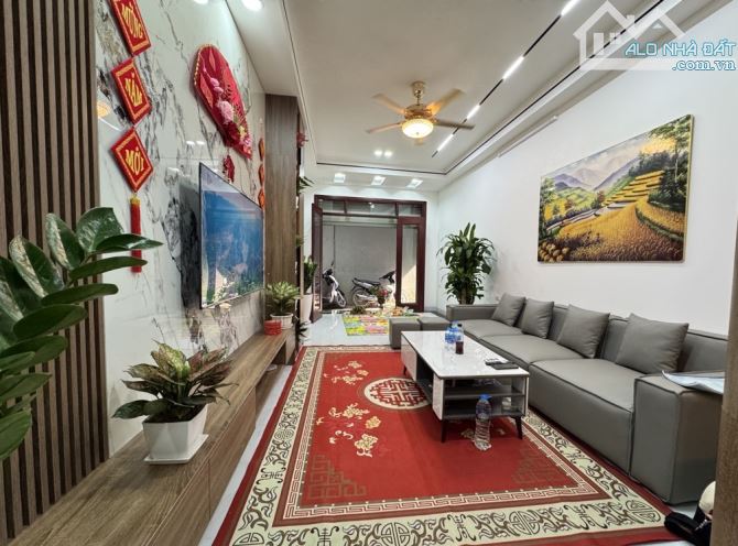 BÁN NHÀ ĐẸP XUÂN THUỶ – THANG MÁY 6 tầng – 40m²– NGÕ THÔNG TRẦN QUỐC VƯỢNG. 13 tỷ - 2