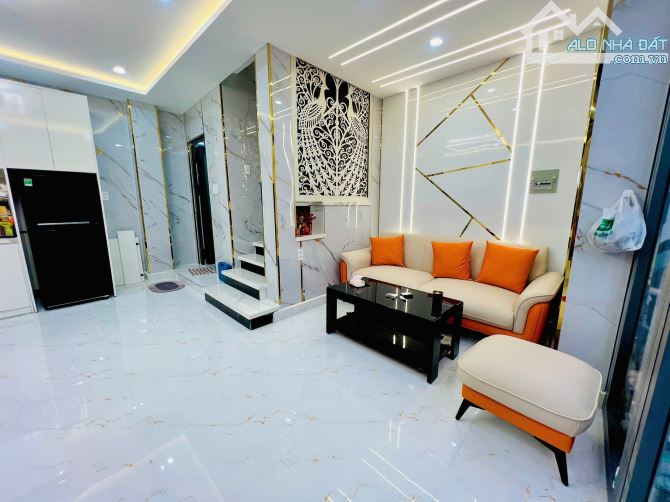 BÁN TOÀ NHÀ 5 TẦNG NHỈNH 8 TỶ TẠI PHAN XÍCH LONG - 200M² - 3PN,4WC - BANK CHO VAY 5 - 2