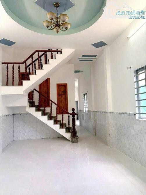 SIÊU PHẨM 2 TẦNG HẺM XE HƠI (TTT) HÓC MÔN SAU LƯNG CHỢ THỚI TỨ HÓC MÔN. - 2