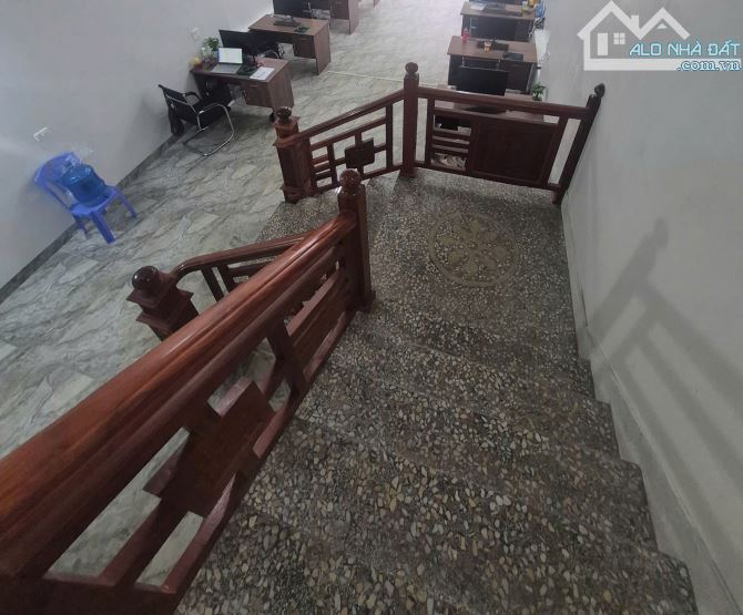 Bán nhà 4 tầng Trục chính Chu Mẫu . dt 92,3m . mt 5m . hướng ĐN . giá 8 ty8 - 2