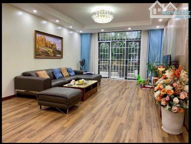Mặt phố kinh doanh, cạnh Công viên Cầu Giấy. Phân lô, vỉa hè,gara ô tô. 103m2, 5 tầng,mt6m - 2