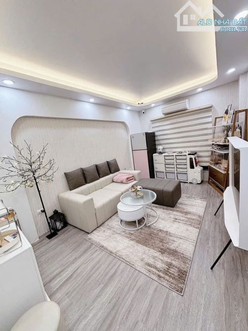 Oto đỗ cửa, vị trí đẹp gần Phố, Minh Khai full nội thất 5 tầng đẹp 32m2 sổ. Giá 7.8 tỷ - 2