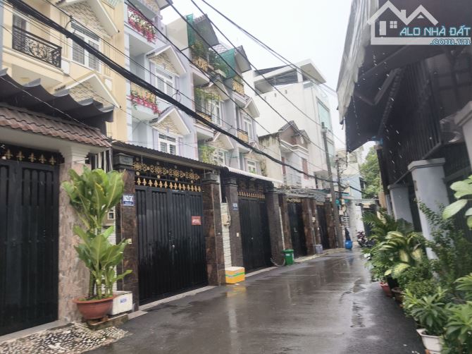 Nhà bán hẻm nhựa rộng 6m, xe ô tô ra vào thoải mái - 2