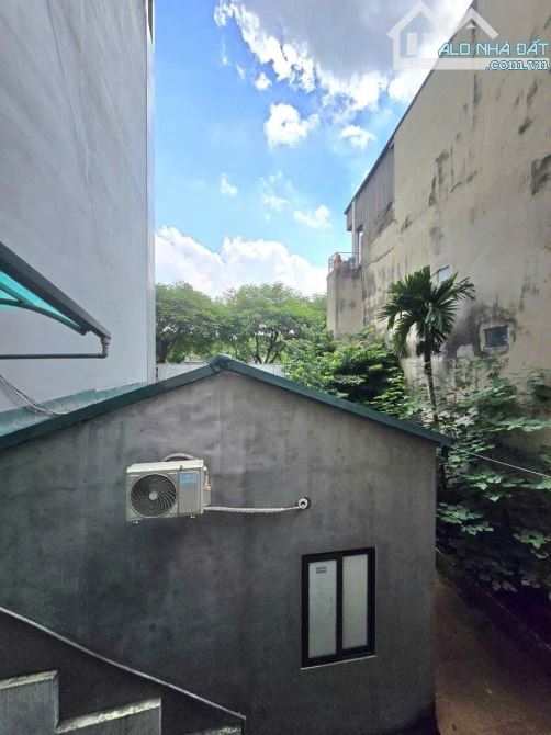 MẶT PHỐ NGUYỄN ĐÌNH HOÀN 120m MT 7.6m 5 TẦNG HIẾM NHÀ BÁN DIỆN TÍCH RỘNG 92 TỶ - 2