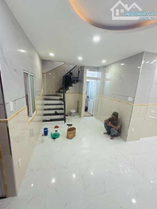 CÁCH HXH 10m - NHÀ 3 TẦNG TẠI ĐOÀN VĂN BƠ - KHU DC HIỆN HỮU KHÔNG QH - 2