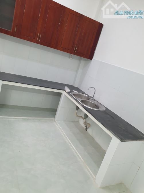 HOÀNG HOA THÁM P7 BÌNH THẠNH -DT 50 m2- 2TẦNG - 5 pn - giá 5,1 ttr - 2